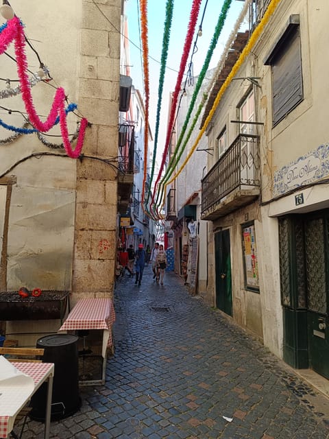 Lisbon: 2.5 hours Tuk Tuk tour in Old town and Centre - The Itinerary in Detail