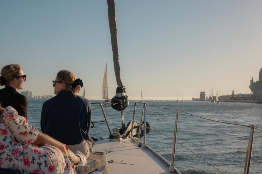 Lisbon 2 Hours Sailing Day Tour and Cruise With Drinks - What to Expect During the Tour