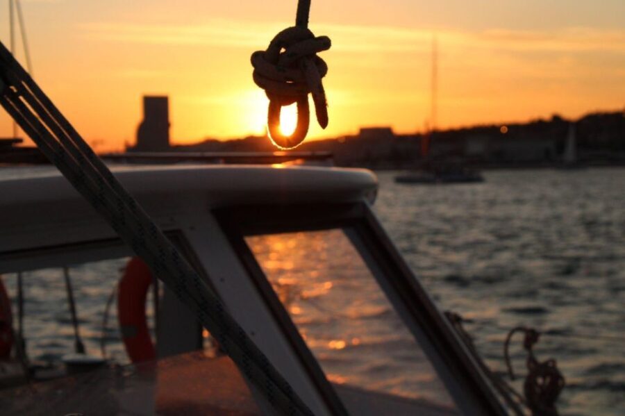 Lisbon: 2H Sunset Boat Cruise Tour with Drinks - Who Will Love This Tour?