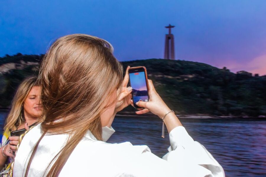 Lisbon: Disco Night Cruise with DJ and Open Bar - The Atmosphere Onboard