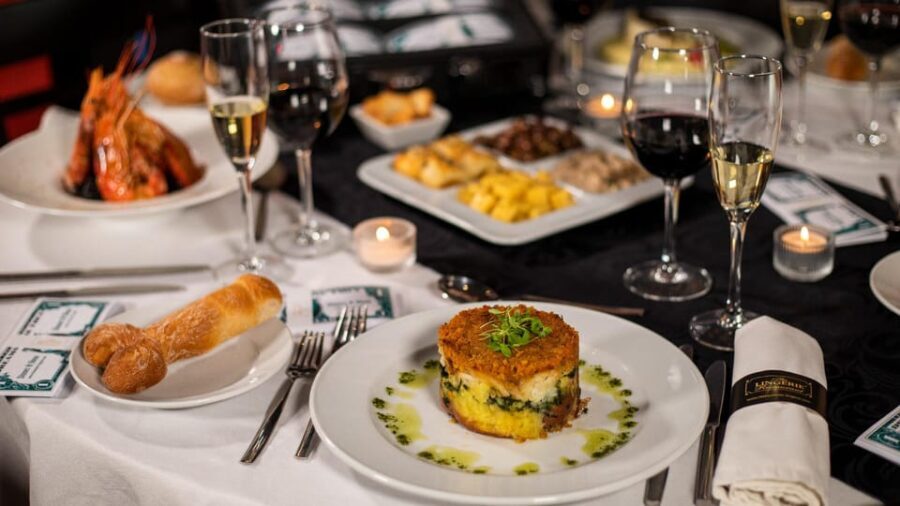 Lisbon: Erotic Cabaret Show and Dinner - The Breakdown: How the Evening Unfolds