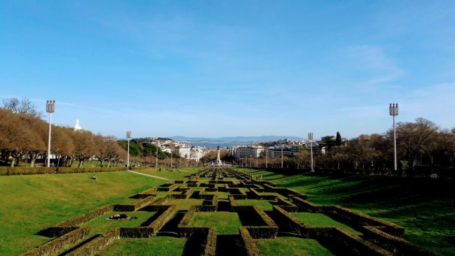 Lisbon Half Day Private Luxury City Tour - Exploring Alfama: Lisbon’s Heart in Narrow Streets