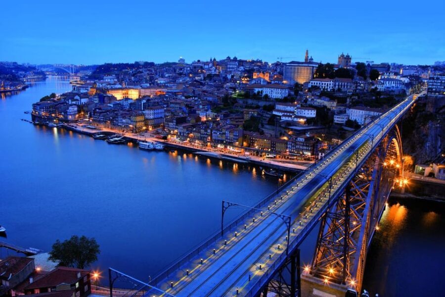 Lisbon: Porto Private transfer visiting Nazare and Obidos - Itinerary Breakdown