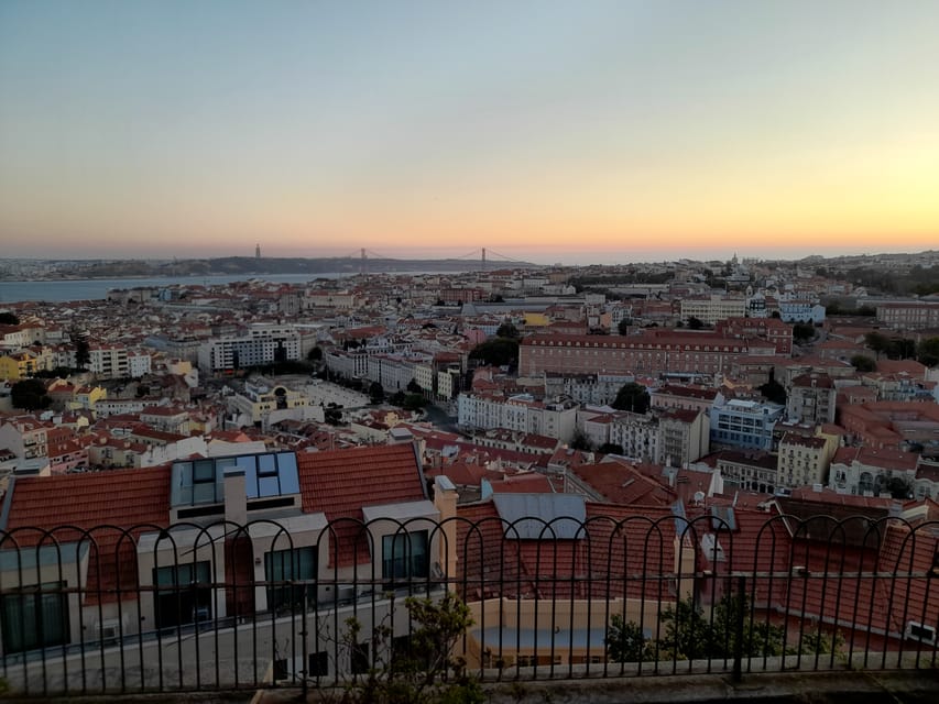 Lisbon: Private Highlights Tuk-Tuk Tour with Tapas and Wine - What to Expect During the Tour