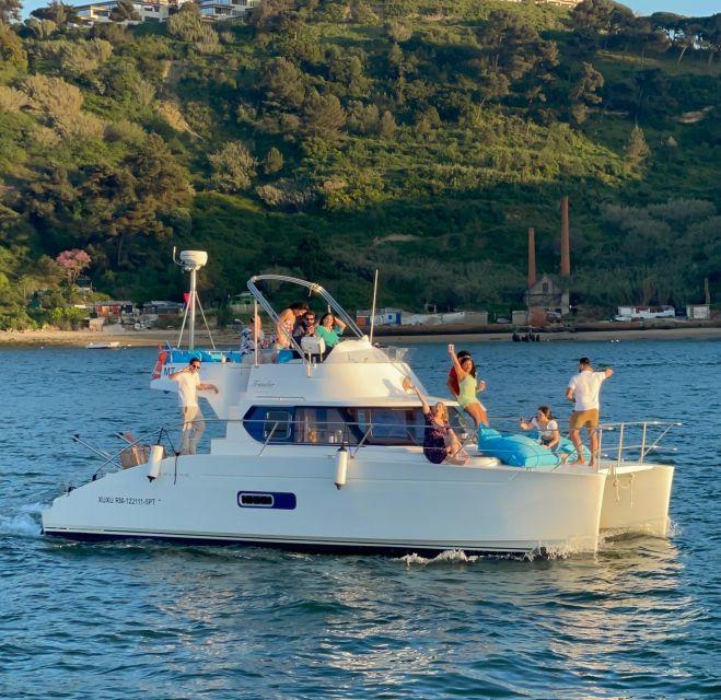 Lisbon: Private Luxury Catamaran Tour with Welcome Drink - Why Choose the Lisbon Catamaran Tour?