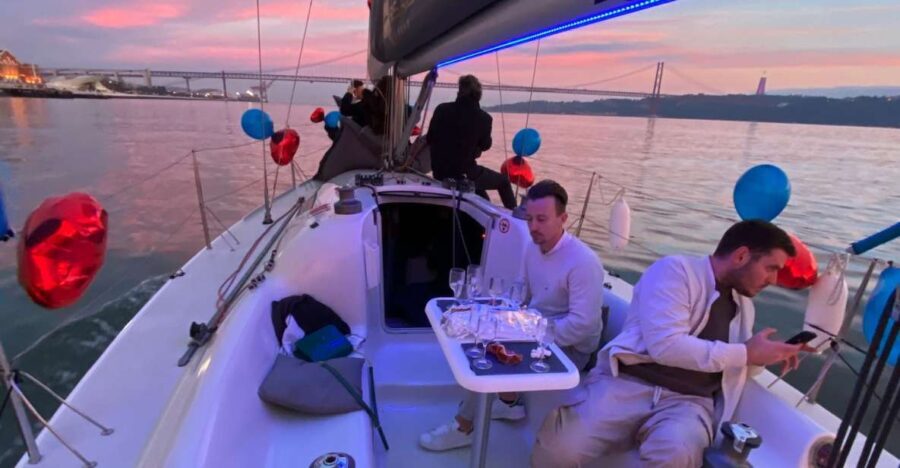 Lisbon: Sailboat Tour w/ Local Guide and Open Bar Green Wine - Who Is This Tour For?