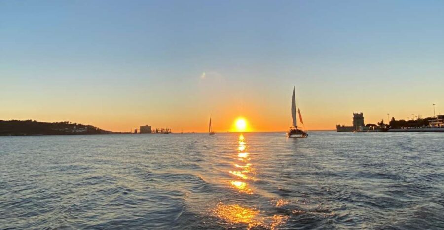 Lisbon: Sunset Boat Tour with Wine - A Closer Look at the Itinerary and Highlights
