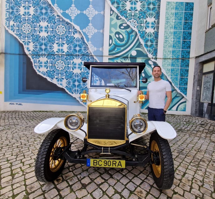 Lisbon: Tuk Tuk 1H30 Tour Old Town Complete with a Old Timer - What to Expect from the Tour