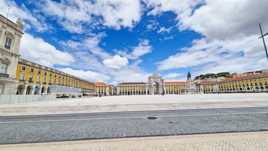 Lisbon: Tuk Tuk 2H Tour Lisbon with a Old Timer - A Detailed Look at the Itinerary
