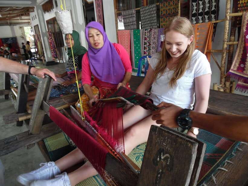 Lombok: The land and the Sasak people of Lombok | Waterfall, water castle - Analyzing the Value