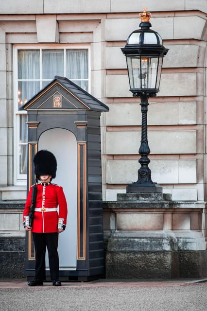 London: Changing of the Guard Self Guided Best Locations - Is It Worth the Price?