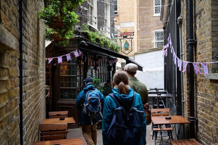 London: Historic Pubs, British Ales & Classic Dishes - What Makes This Tour Stand Out?