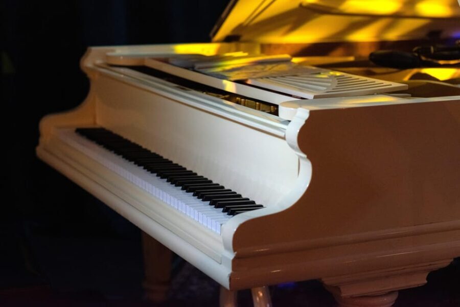 London: Live Music Brunch at Toulouse Lautrec Jazz Pub - The Fun of the Quiz and Social Atmosphere