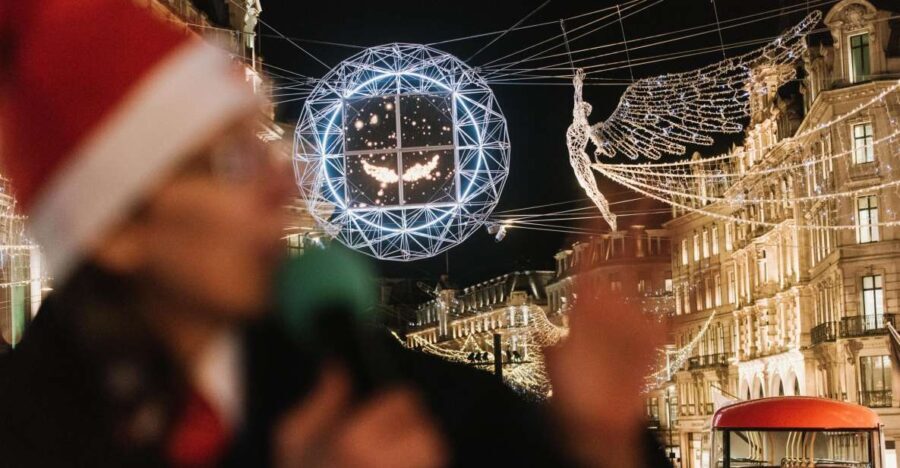 London: Tootbus Christmas Lights Tour incl walking tours - The Itinerary in Detail