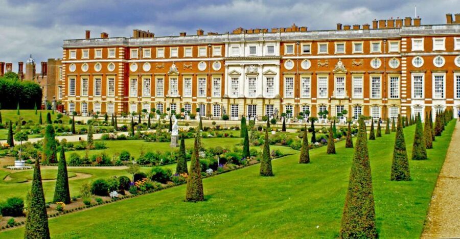 London: Windsor, Hampton Court Palace with Free Snack Pack - The Charm of Hampton Court Palace