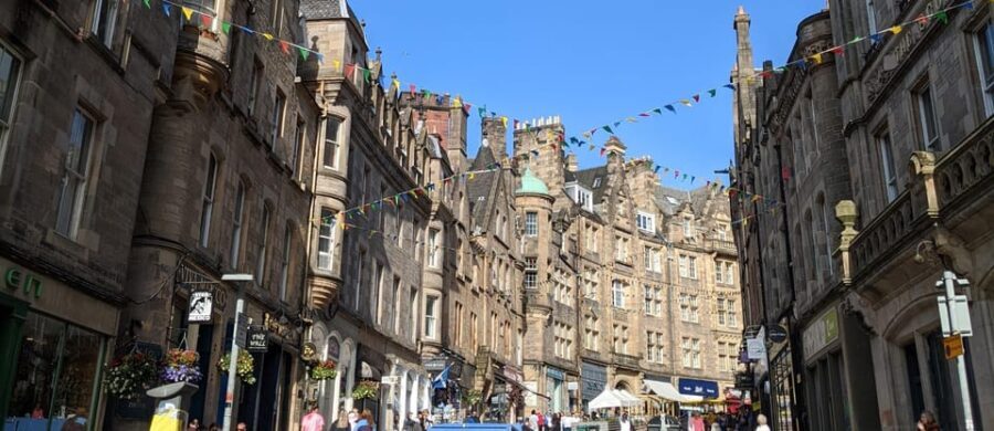 Magic and Legends in Edinburgh: walking tour in French - Detailed Breakdown of the Itinerary