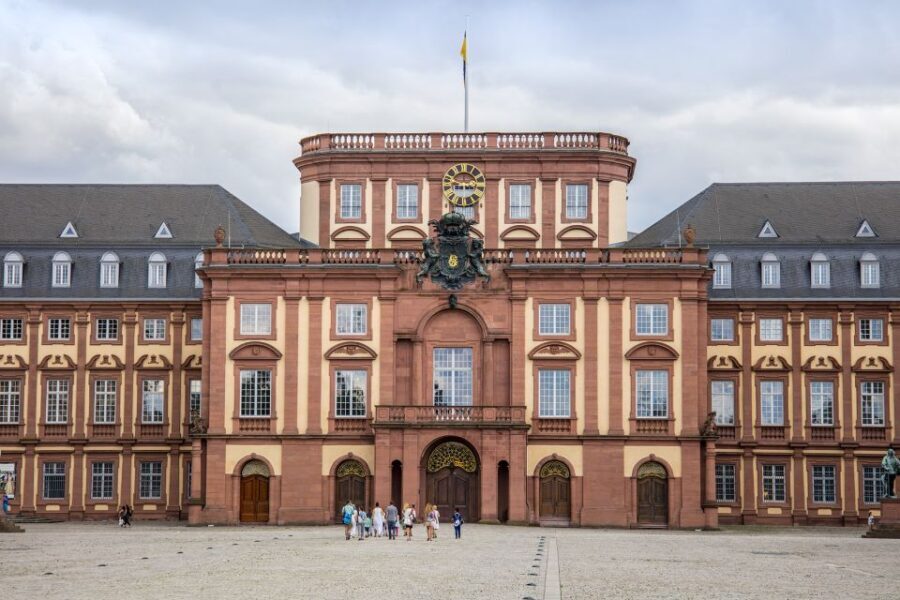Mannheim, guided costume tour: Tour with Night Watchman - What You Can Expect on the Tour