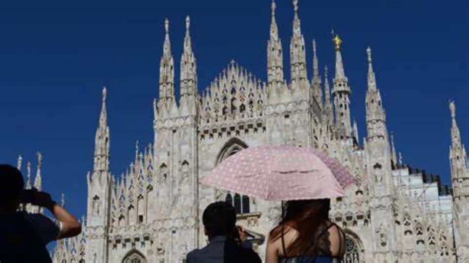 Milan:Duomo Cathedral Guided Tour and Rooftop Private Access - Tour Highlights