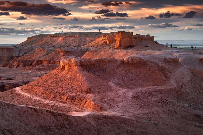 Mongolian Odyssey Throughout the Gobi 10 Days - Transportation, Accommodations, and Daily Life on Tour
