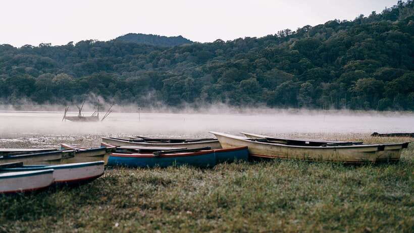 Munduk: Sunrise Canoeing and Exploring Sacred Temples - The Experience in Context