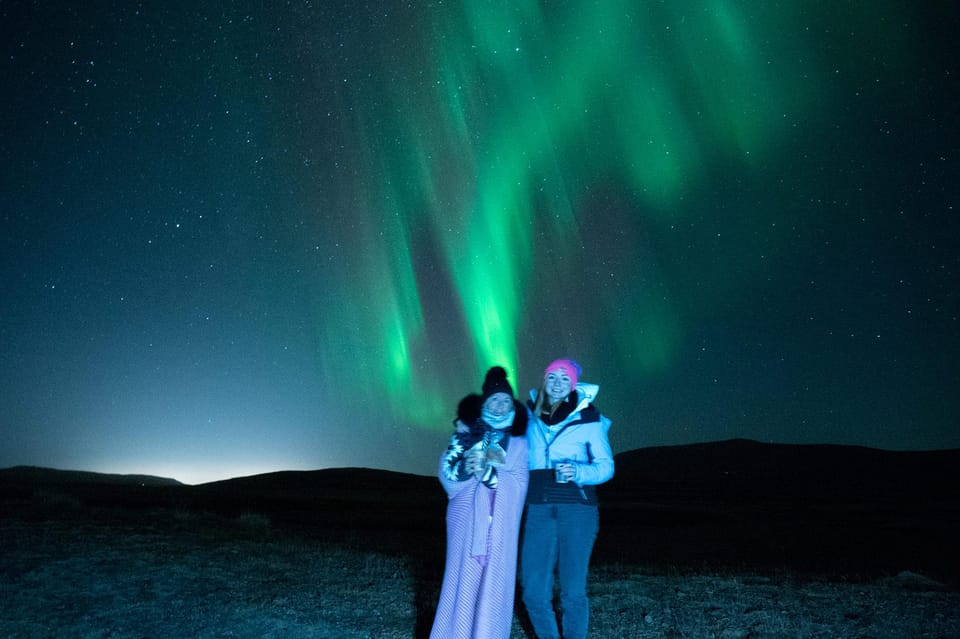 Northern Lights in Mini Bus, Photos, Hot Cocoa and Pastries - The Transport: Small Group and Comfort