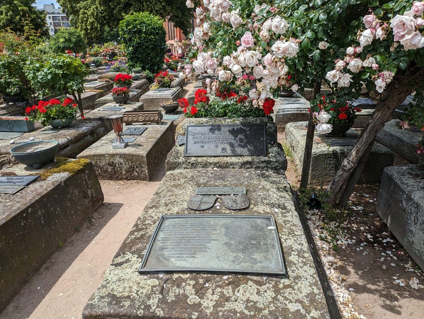 Nuremberg: St. Johannis Friedhof &Hesperidengärten IN GERMAN - A Closer Look at the Tour Experience