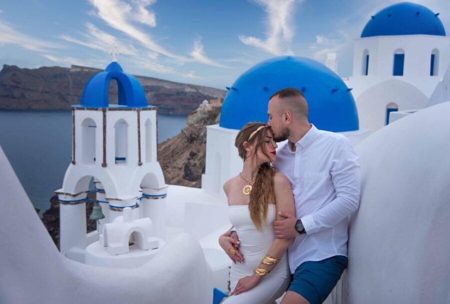 Oía: Santorini Professional Photoshoot with Edited Photos - Who Should Consider This Photoshoot?