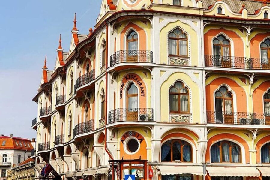 Oradea city tour - Moskovits Palace: A Glimpse into the Past