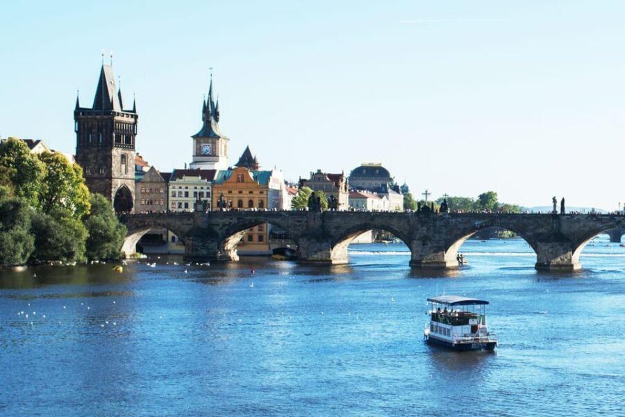 Party in Prague: Private River Cruise with Unlimited Drinks - A Closer Look at the Experience