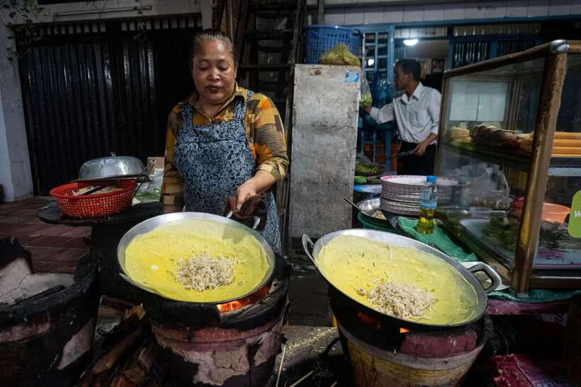 Phnom Penh: Morning Foodie & Market Tour by Vespa - What Makes This Tour Stand Out?