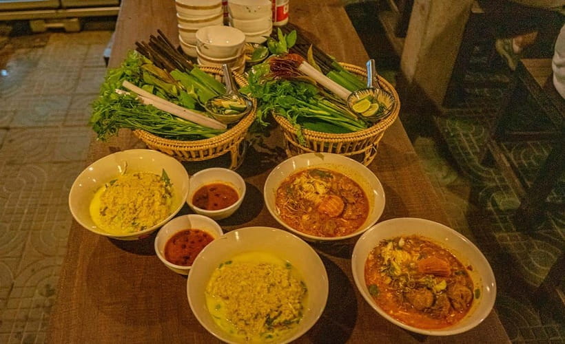 Phnom Penh: Night Foodie Tour by Tuk Tuk with Drinks - What Makes This Tour Stand Out