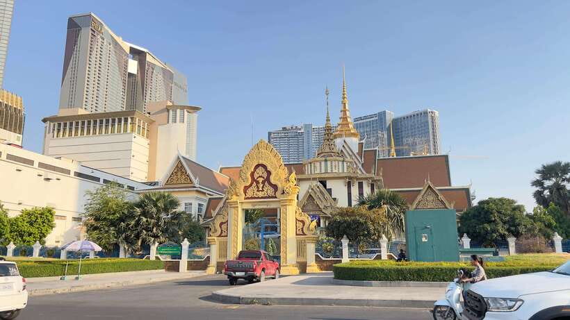 PhnomPenh: Explore Non Local Experience Life of City Tour - The Itinerary Breakdown