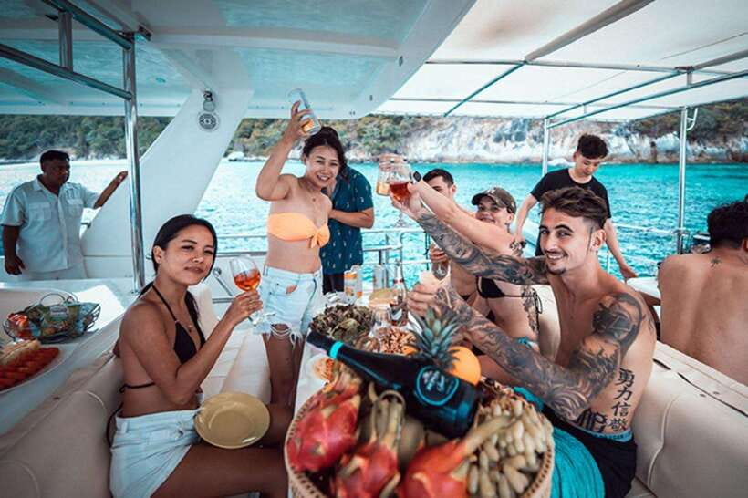 Phuket: Phi Phi. Maya & Maithon Luxury Catamaran Tour - Itinerary and Activities
