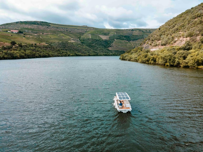 Pinhão: Private Electric Boat Tour 1h- Wine Tasting Included - Final Thoughts