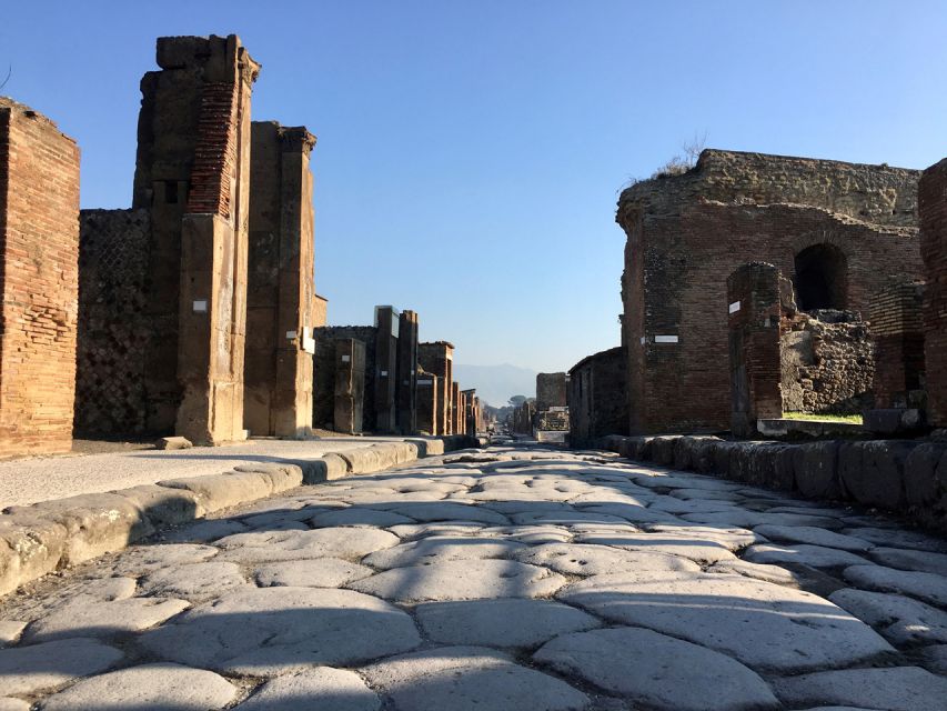 Pompeii: Guided Tour With Archaeologist With Max. 12 People - Itinerary Highlights