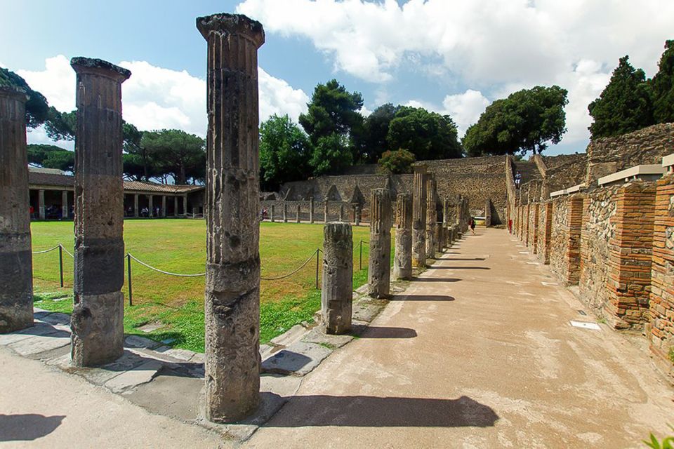 Pompeii: Skip-The-Line Guided Tour With Expert Archaeologist - Tour Duration and Group Size