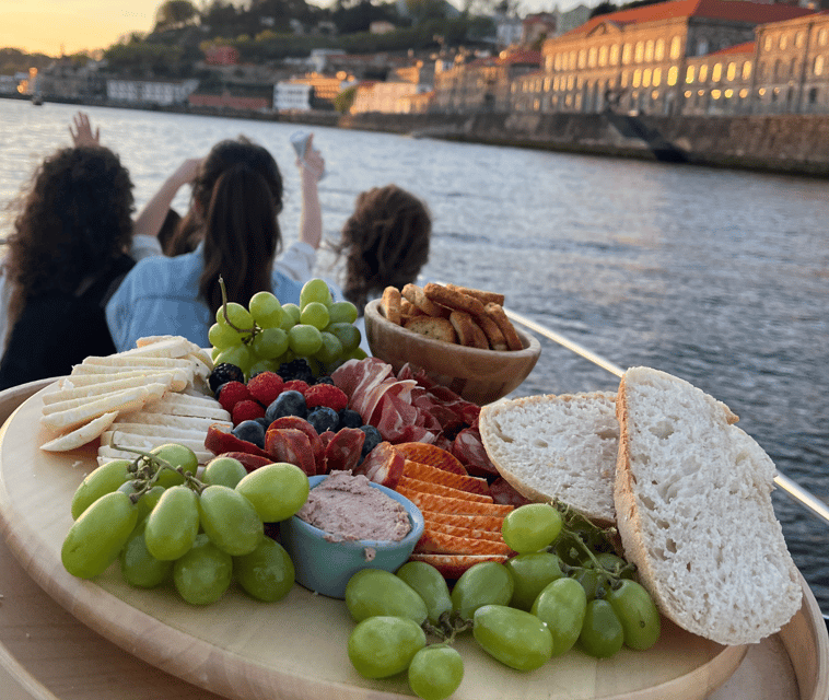 Porto: 6 Bridges Yacht Cruise with Local Wine & Snacks - The Itinerary: A Closer Look