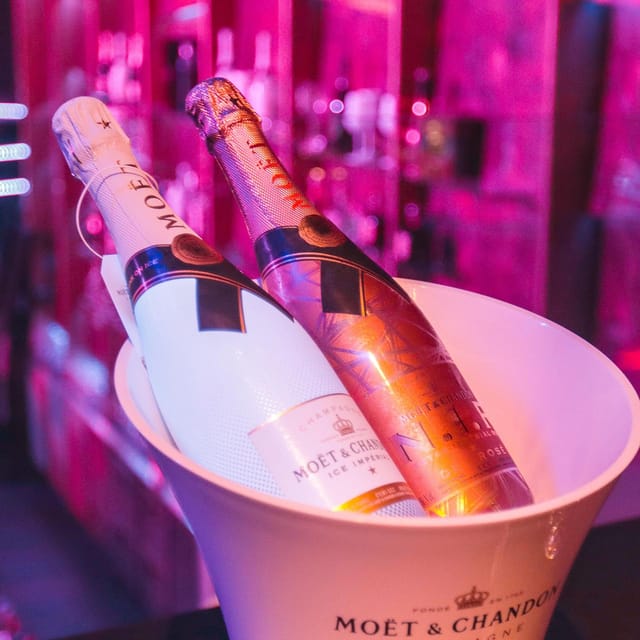 Porto: Cabaret & Pole Shows, offer a Glass of Champagne - Authenticity and Quality