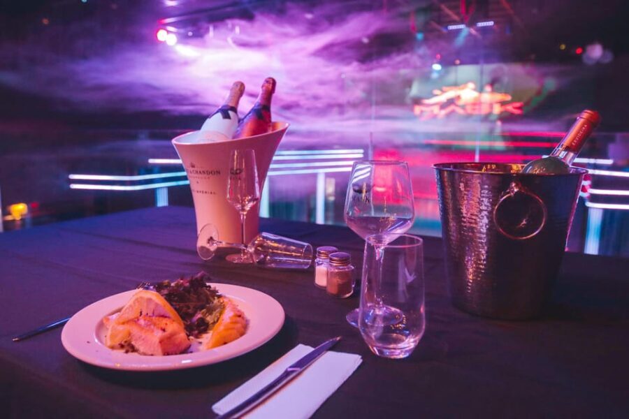 Porto: Dinner with Cabaret & Pole Shows - The Performances