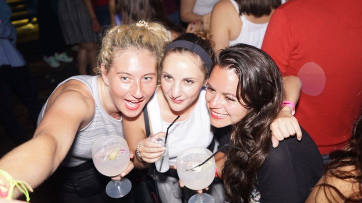 Porto: PubCrawl with 6 Drinks+VIP Club Entry - The Experience in Detail