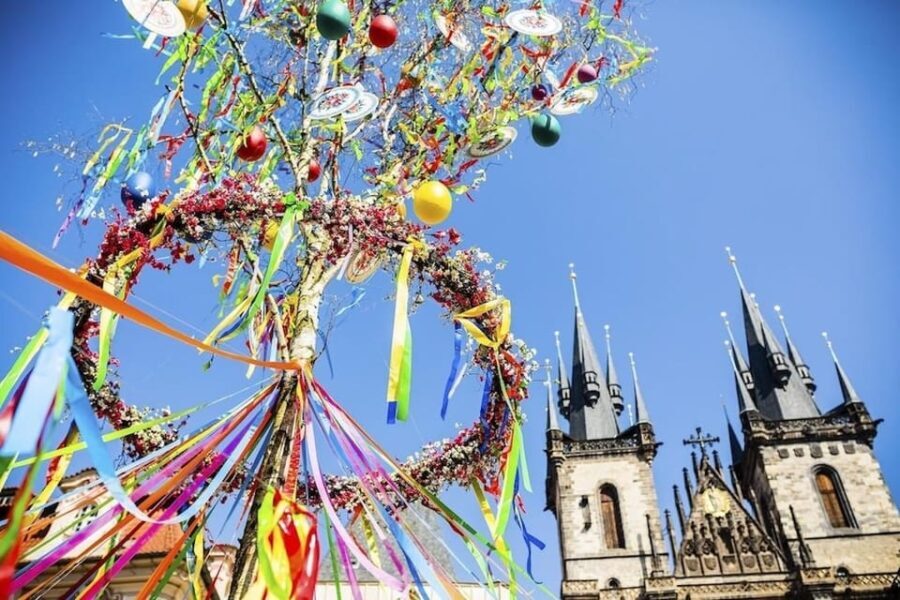 Prague: Easter Markets Tour with Czech Traditions & Snacks - The Markets and Their Unique Charm