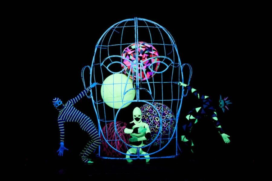 Prague: WOW Show Black Light Theater - What Makes the WOW Show Unique?