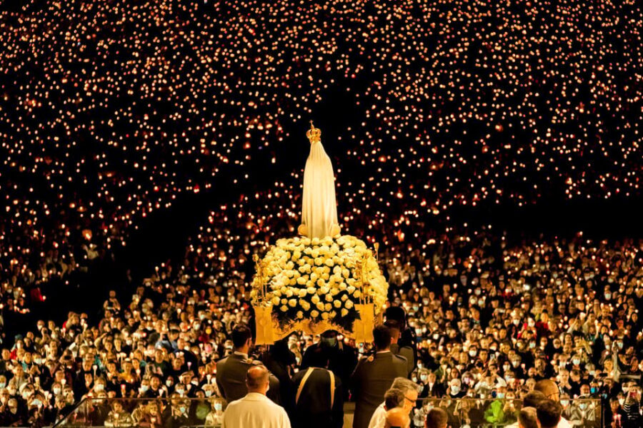 Private 1-Day Tour to Fátima Batalha Nazaré and Óbidos - Transportation and Group Size