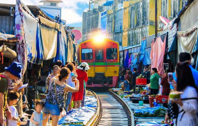 Private: Damnoen Saduak Floating Market, Railway, Wat & More - Itinerary and Activities