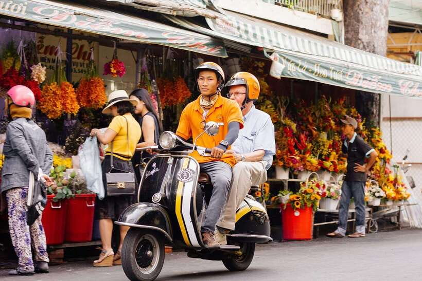 Private Saigon Vespa Adventure: Ho Chi Minh City Street Food - Exploring Vibrant Neighborhoods on a Vintage Vespa