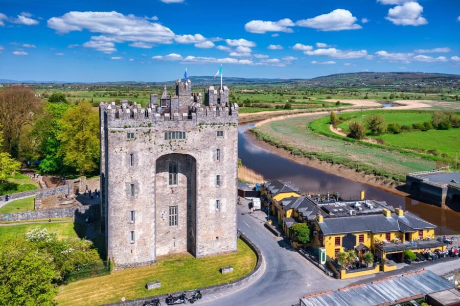 Private Tour: Dublin to Cliffs of Moher & Bunratty Castle - Visiting Bunratty Castle & Folk Park
