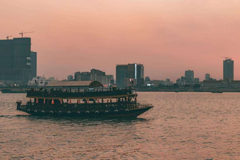Riverside Walking Tour with Snack, Drinks & Local Ferry Ride - Exploring the Itinerary: What to Expect