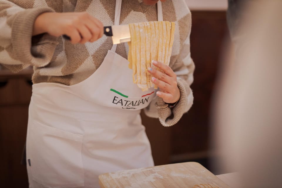 Rome: Fettuccine Pasta Cooking Class in Romes City Center - Location and Setting