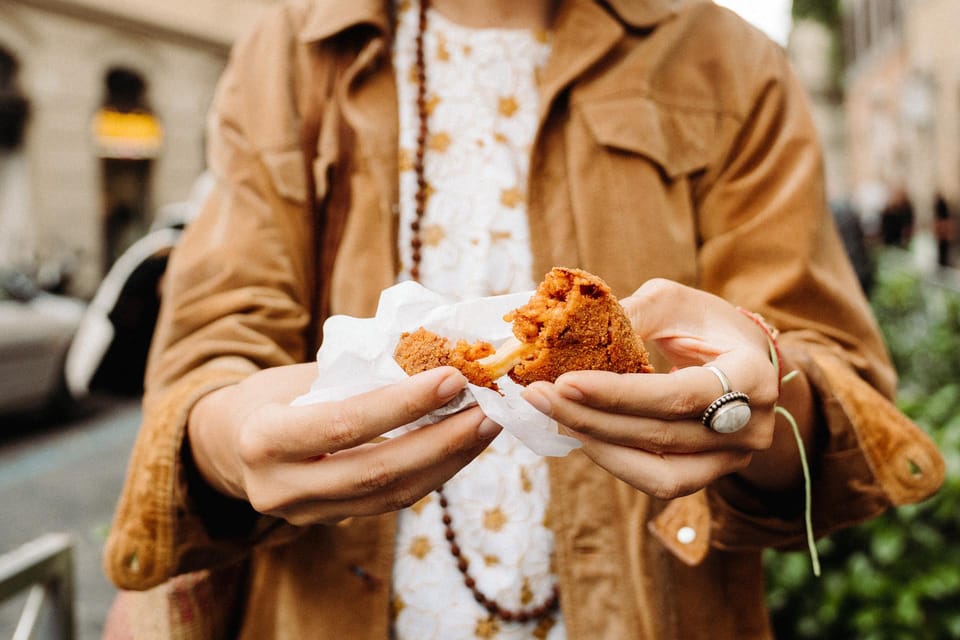 Rome: Trastevere Food, Wine & Spritz Evening Tour - First Stop: A Toast with Prosecco & Local Delights