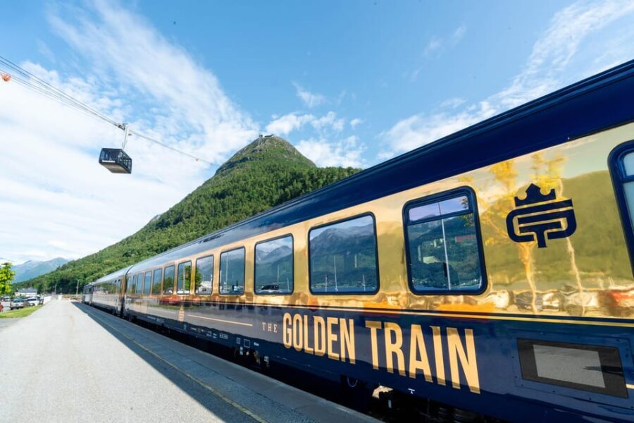Romsdalen: Rauma Railway Golden Train with Guide - Why This Tour Works Well